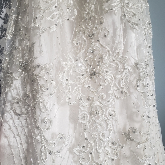 Allure wedding dress - Picture 13 of 16